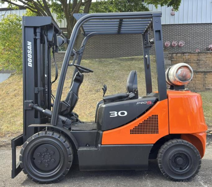 Doosan Chariot élévateur 3t gaz DOOSAN fenwick - Plynový vysokozdvižný vozík: obrázek 1 Doosan Chariot élévateur 3t gaz DOOSAN fenwick - Plynový vysokozdvižný vozík: obrázek 1