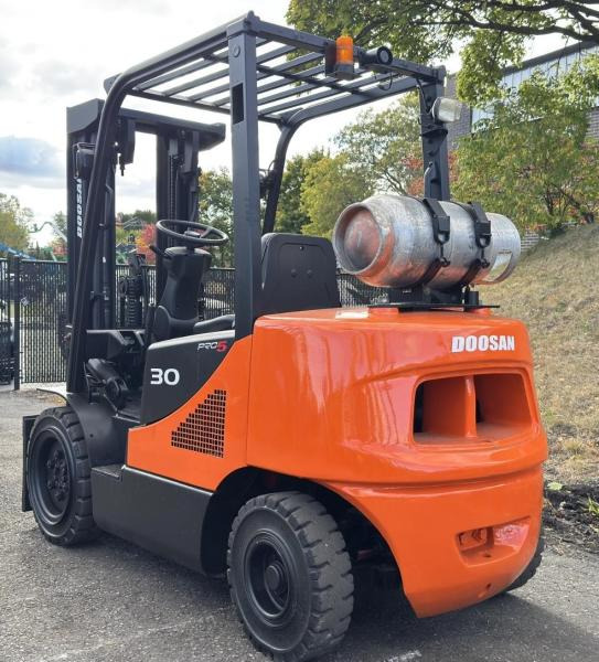 Doosan Chariot élévateur 3t gaz DOOSAN fenwick - Plynový vysokozdvižný vozík: obrázek 2 Doosan Chariot élévateur 3t gaz DOOSAN fenwick - Plynový vysokozdvižný vozík: obrázek 2
