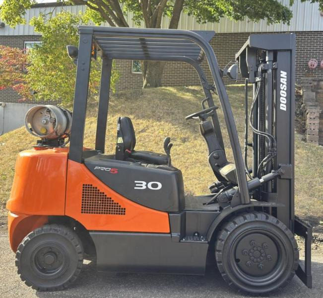Doosan Chariot élévateur 3t gaz DOOSAN fenwick - Plynový vysokozdvižný vozík: obrázek 4 Doosan Chariot élévateur 3t gaz DOOSAN fenwick - Plynový vysokozdvižný vozík: obrázek 4