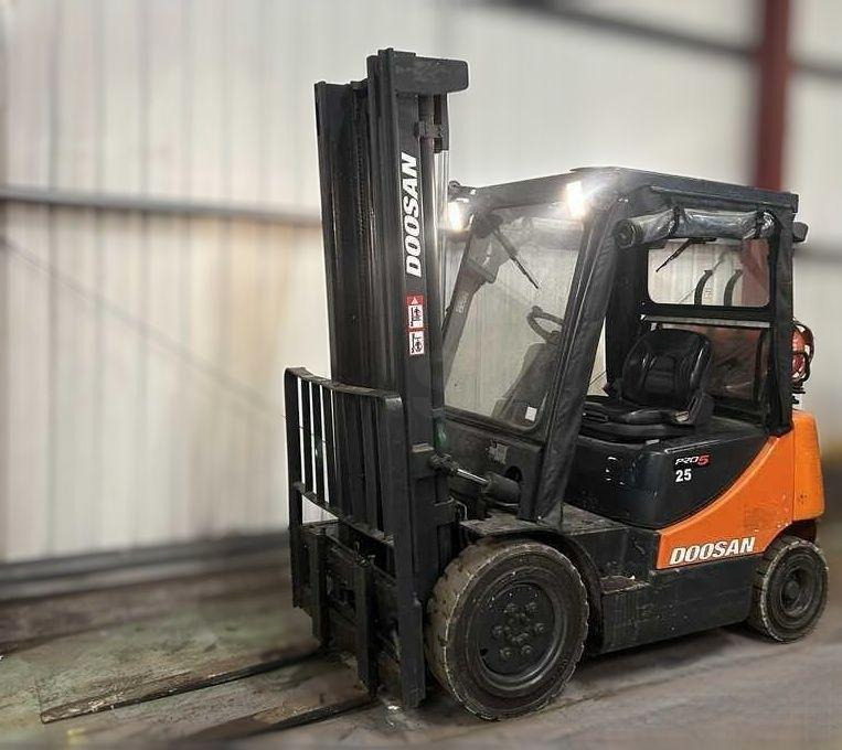 Doosan G25P-5 fenwick - Plynový vysokozdvižný vozík: obrázek 3 Doosan G25P-5 fenwick - Plynový vysokozdvižný vozík: obrázek 3