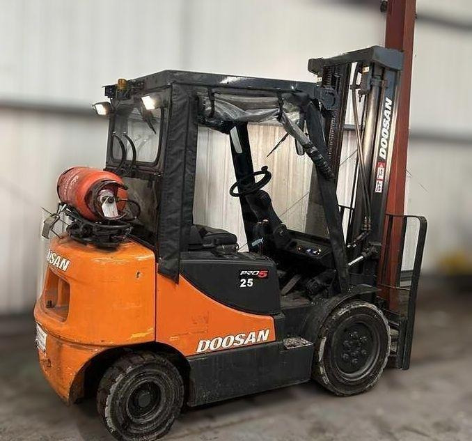 Doosan G25P-5 fenwick - Plynový vysokozdvižný vozík: obrázek 1 Doosan G25P-5 fenwick - Plynový vysokozdvižný vozík: obrázek 1