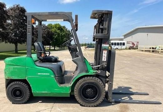 Mitsubishi Chariot élévateur diesel FD30N fenwick - Dieselový vysokozdvižný vozík: obrázek 2 Mitsubishi Chariot élévateur diesel FD30N fenwick - Dieselový vysokozdvižný vozík: obrázek 2
