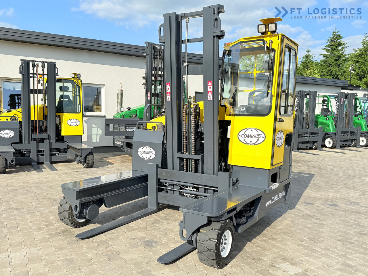 COMBILIFT C4000 / DIESEL / DUPLEX - 4100MM / FORK POSITIONER / ONLY 2951 MTH / LIKE NEW - Čtyřcestný vozík: obrázek 2 COMBILIFT C4000 / DIESEL / DUPLEX - 4100MM / FORK POSITIONER / ONLY 2951 MTH / LIKE NEW - Čtyřcestný vozík: obrázek 2