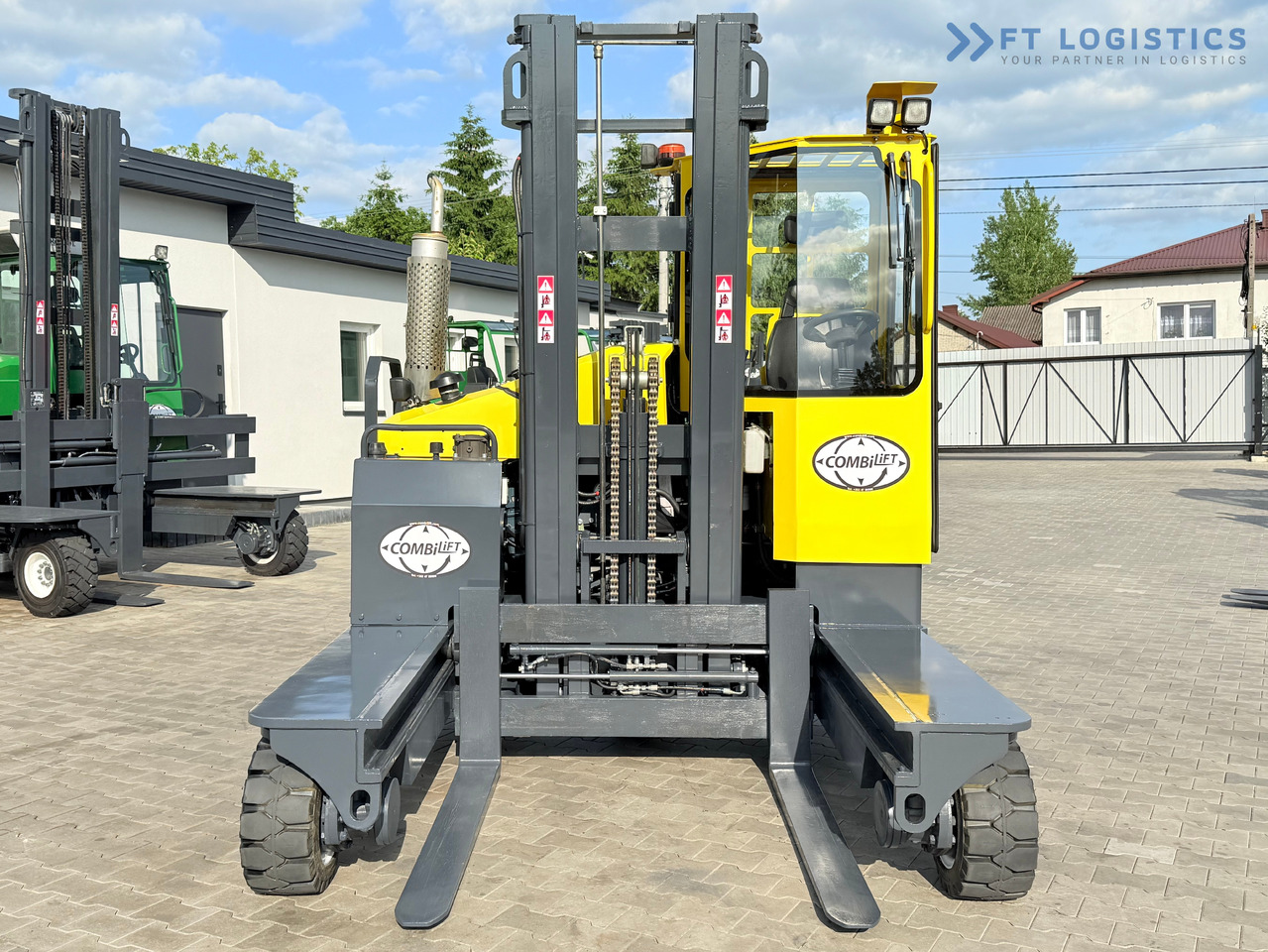 COMBILIFT C4000 / DIESEL / DUPLEX - 4100MM / FORK POSITIONER / ONLY 2951 MTH / LIKE NEW - Čtyřcestný vozík: obrázek 4 COMBILIFT C4000 / DIESEL / DUPLEX - 4100MM / FORK POSITIONER / ONLY 2951 MTH / LIKE NEW - Čtyřcestný vozík: obrázek 4