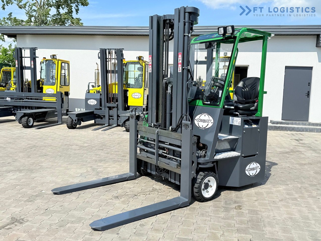 COMBILIFT CB2500 / DIESEL / EXTENDABLE FORKS / TRIPLEX / 5500MM / FREE LIFT / SIDE SHIFT / FORK POSITIONER / LIKE NEW - Čtyřcestný vozík: obrázek 1 COMBILIFT CB2500 / DIESEL / EXTENDABLE FORKS / TRIPLEX / 5500MM / FREE LIFT / SIDE SHIFT / FORK POSITIONER / LIKE NEW - Čtyřcestný vozík: obrázek 1