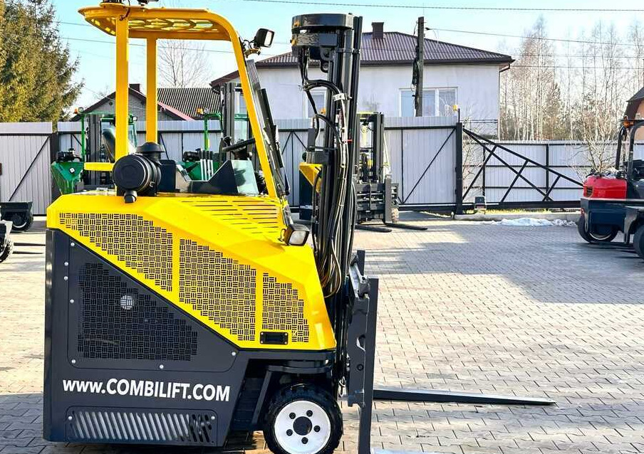Combilift C2500CB - DIESEL - TRIPLEX - 2018 - LIKE NEW - Čtyřcestný vozík: obrázek 3 Combilift C2500CB - DIESEL - TRIPLEX - 2018 - LIKE NEW - Čtyřcestný vozík: obrázek 3