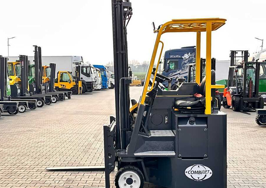 Combilift C2500CB / DUPLEX / 4100MM / DIESEL / FREE LIFT / FORK POSITIONER / SIDE SHIFT / LIKE NEW - Čtyřcestný vozík: obrázek 3 Combilift C2500CB / DUPLEX / 4100MM / DIESEL / FREE LIFT / FORK POSITIONER / SIDE SHIFT / LIKE NEW - Čtyřcestný vozík: obrázek 3