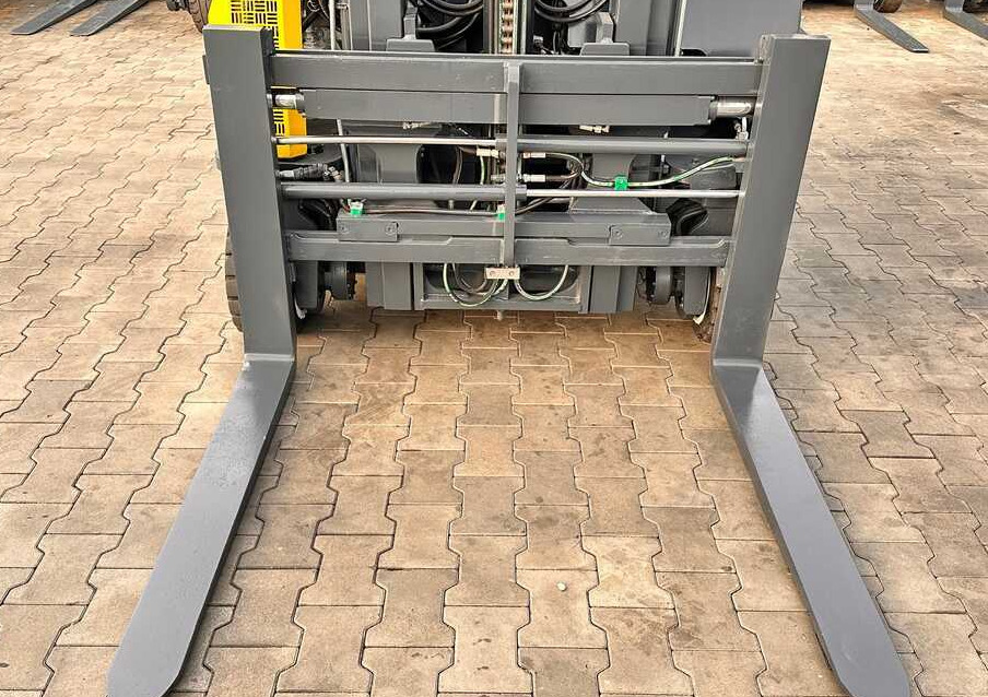 Combilift C2500CB / DUPLEX / 4100MM / DIESEL / FREE LIFT / FORK POSITIONER / SIDE SHIFT / LIKE NEW - Čtyřcestný vozík: obrázek 5 Combilift C2500CB / DUPLEX / 4100MM / DIESEL / FREE LIFT / FORK POSITIONER / SIDE SHIFT / LIKE NEW - Čtyřcestný vozík: obrázek 5