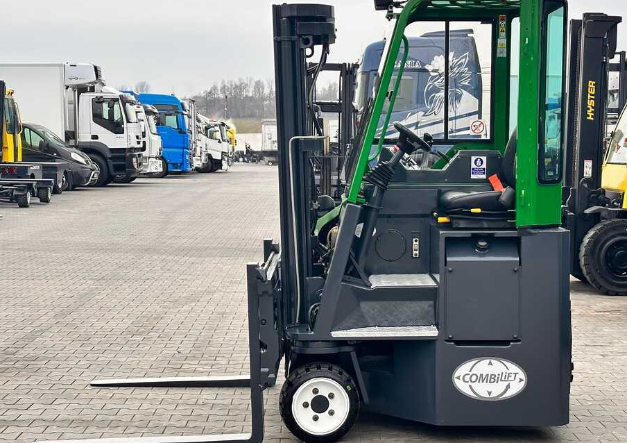 Combilift C2500CB / TRIPLEX / DIESEL / 4900MM / FREE LIFT / POSITIONER 1720MM / LIKE NEW - Čtyřcestný vozík: obrázek 3 Combilift C2500CB / TRIPLEX / DIESEL / 4900MM / FREE LIFT / POSITIONER 1720MM / LIKE NEW - Čtyřcestný vozík: obrázek 3