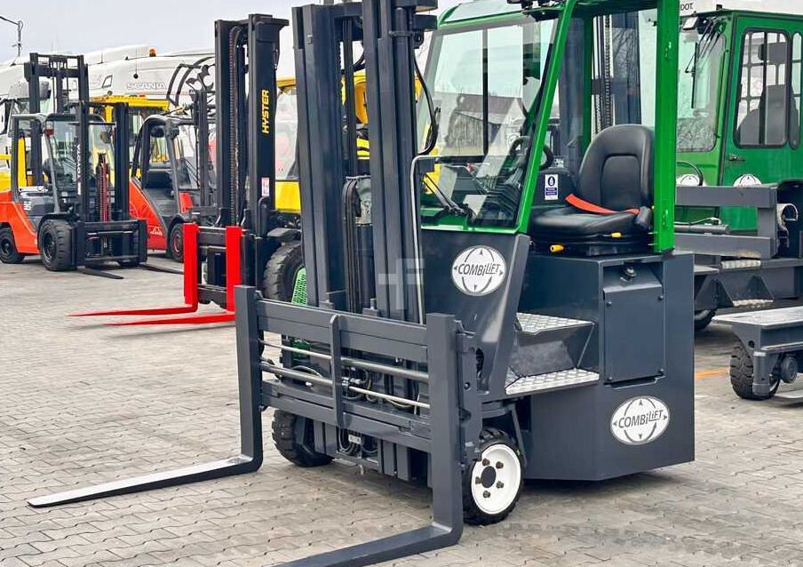 Combilift C2500CB / TRIPLEX / DIESEL / 4900MM / FREE LIFT / POSITIONER 1720MM / LIKE NEW - Čtyřcestný vozík: obrázek 1 Combilift C2500CB / TRIPLEX / DIESEL / 4900MM / FREE LIFT / POSITIONER 1720MM / LIKE NEW - Čtyřcestný vozík: obrázek 1