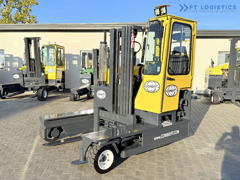 Combilift C3000 / GAS / TRIPLEX 4900MM / FREE LIFT / FORK POSITIONER / FULL CABIN / EXCELLENT CONDITION / Wide range of four-way and side - Čtyřcestný vozík: obrázek 3 Combilift C3000 / GAS / TRIPLEX 4900MM / FREE LIFT / FORK POSITIONER / FULL CABIN / EXCELLENT CONDITION / Wide range of four-way and side - Čtyřcestný vozík: obrázek 3