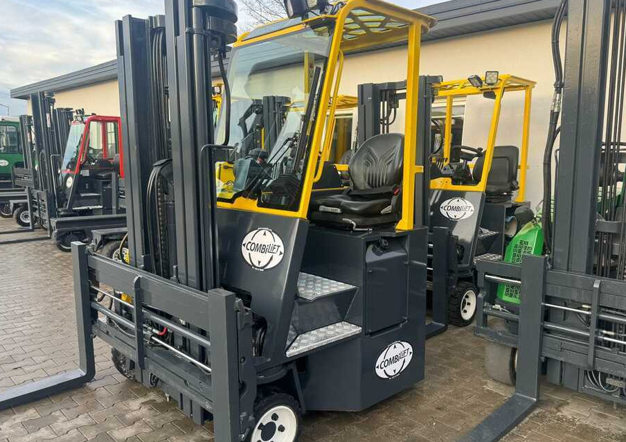 Combilift C3000CB -DIESEL- Only 6117 hours - Čtyřcestný vozík: obrázek 1 Combilift C3000CB -DIESEL- Only 6117 hours - Čtyřcestný vozík: obrázek 1
