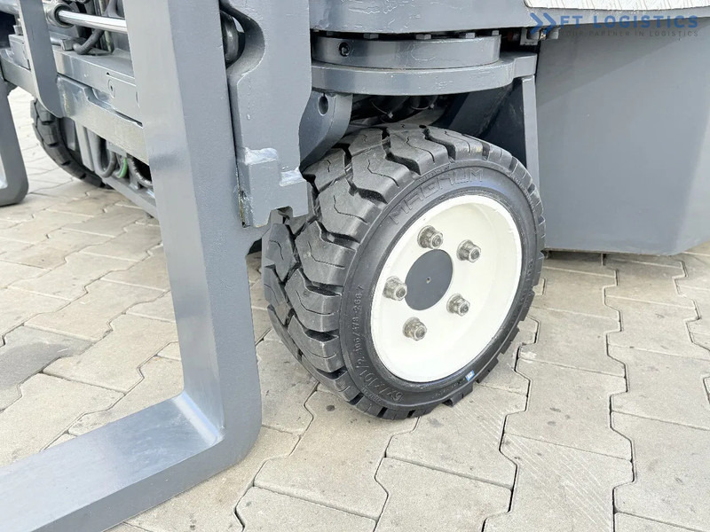 Combilift C3000CB / GAS / TRIPLEX 4900MM / FREE LIFT / FORK POSITIONER / SIDE SHIFT / EXCELLENT CONDITION / Wide range of four-way and sid - Čtyřcestný vozík: obrázek 4 Combilift C3000CB / GAS / TRIPLEX 4900MM / FREE LIFT / FORK POSITIONER / SIDE SHIFT / EXCELLENT CONDITION / Wide range of four-way and sid - Čtyřcestný vozík: obrázek 4