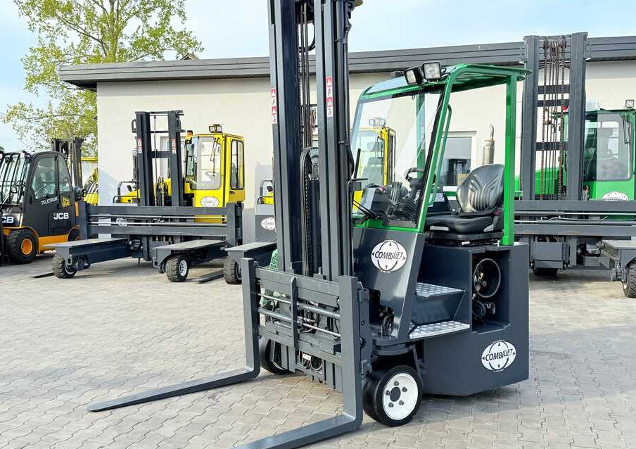 Combilift C3000CB / LPG / TRIPLEX – 6500MM / FREE LIFT / FORK POSITIONER / SIDE SHIFT / EXCELLENT CONDITION - Čtyřcestný vozík: obrázek 2 Combilift C3000CB / LPG / TRIPLEX – 6500MM / FREE LIFT / FORK POSITIONER / SIDE SHIFT / EXCELLENT CONDITION - Čtyřcestný vozík: obrázek 2