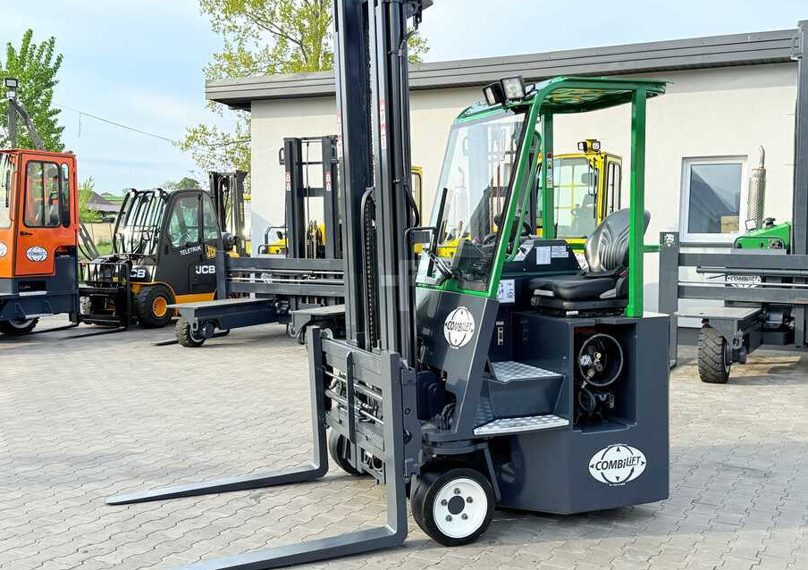 Combilift C3000CB / LPG / TRIPLEX – 6500MM / FREE LIFT / FORK POSITIONER / SIDE SHIFT / EXCELLENT CONDITION - Čtyřcestný vozík: obrázek 1 Combilift C3000CB / LPG / TRIPLEX – 6500MM / FREE LIFT / FORK POSITIONER / SIDE SHIFT / EXCELLENT CONDITION - Čtyřcestný vozík: obrázek 1