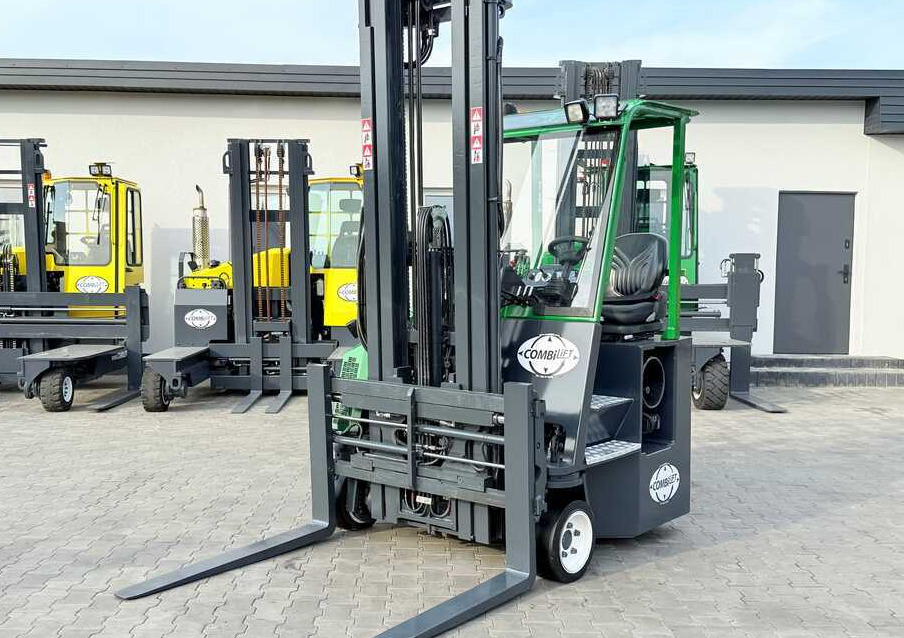 Combilift C3000CB / LPG / TRIPLEX – 6500MM / FREE LIFT / FORK POSITIONER / SIDE SHIFT / EXCELLENT CONDITION - Čtyřcestný vozík: obrázek 4 Combilift C3000CB / LPG / TRIPLEX – 6500MM / FREE LIFT / FORK POSITIONER / SIDE SHIFT / EXCELLENT CONDITION - Čtyřcestný vozík: obrázek 4