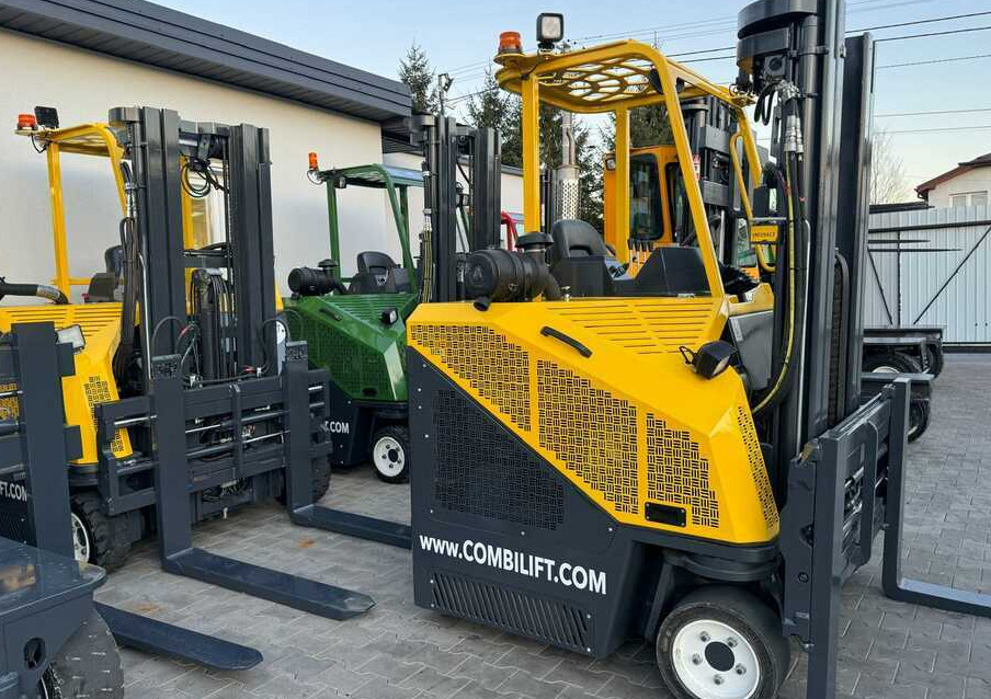Combilift C3000CB-Triplex 4900mm -2015 year - Čtyřcestný vozík: obrázek 4 Combilift C3000CB-Triplex 4900mm -2015 year - Čtyřcestný vozík: obrázek 4