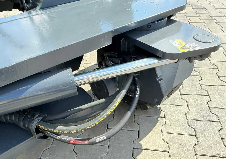 Čtyřcestný vozík Combilift C3500 / DUPLEX 4100MM / GAS / EXTENDABLE FORKS / CABIN / HEATING + AIR CONDITIONING / LIKE NEW: obrázek 20