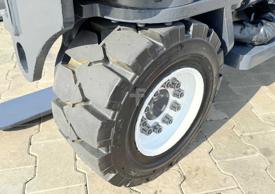 Combilift C4000 / DIESEL / DUPLEX - 4100MM / POSITIONER / ONLY 2951 MTH / LIKE NEW - Čtyřcestný vozík: obrázek 2 Combilift C4000 / DIESEL / DUPLEX - 4100MM / POSITIONER / ONLY 2951 MTH / LIKE NEW - Čtyřcestný vozík: obrázek 2