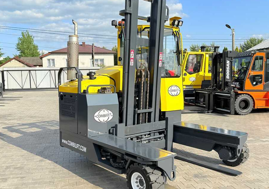 Combilift C4000 / DIESEL / DUPLEX - 4100MM / POSITIONER / ONLY 2951 MTH / LIKE NEW - Čtyřcestný vozík: obrázek 4 Combilift C4000 / DIESEL / DUPLEX - 4100MM / POSITIONER / ONLY 2951 MTH / LIKE NEW - Čtyřcestný vozík: obrázek 4