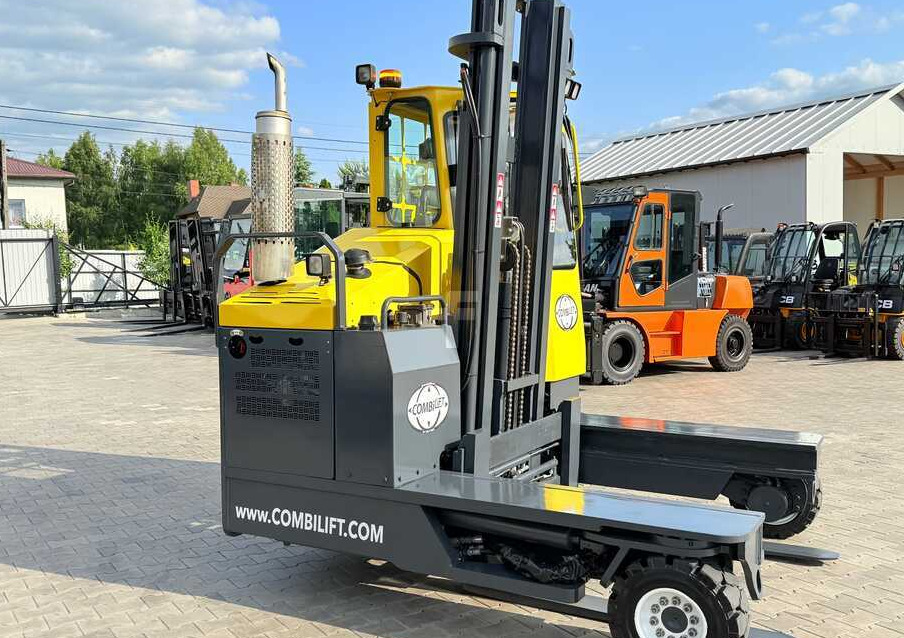 Combilift C4000 / DIESEL / DUPLEX - 4100MM / POSITIONER / ONLY 2951 MTH / LIKE NEW - Čtyřcestný vozík: obrázek 5 Combilift C4000 / DIESEL / DUPLEX - 4100MM / POSITIONER / ONLY 2951 MTH / LIKE NEW - Čtyřcestný vozík: obrázek 5