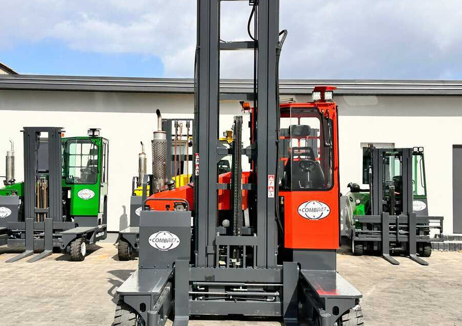 Combilift C4000 / DIESEL / TRIPLEX / 8400MM / FREE LIFT / SIDESHIFT / LIKE NEW - Čtyřcestný vozík: obrázek 5 Combilift C4000 / DIESEL / TRIPLEX / 8400MM / FREE LIFT / SIDESHIFT / LIKE NEW - Čtyřcestný vozík: obrázek 5