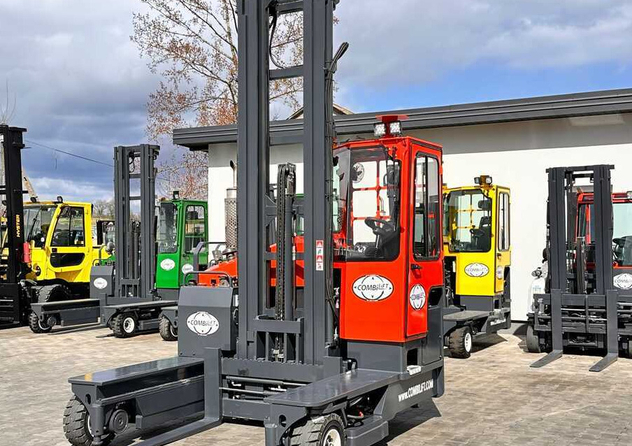 Combilift C4000 / DIESEL / TRIPLEX / 8400MM / FREE LIFT / SIDESHIFT / LIKE NEW - Čtyřcestný vozík: obrázek 4 Combilift C4000 / DIESEL / TRIPLEX / 8400MM / FREE LIFT / SIDESHIFT / LIKE NEW - Čtyřcestný vozík: obrázek 4