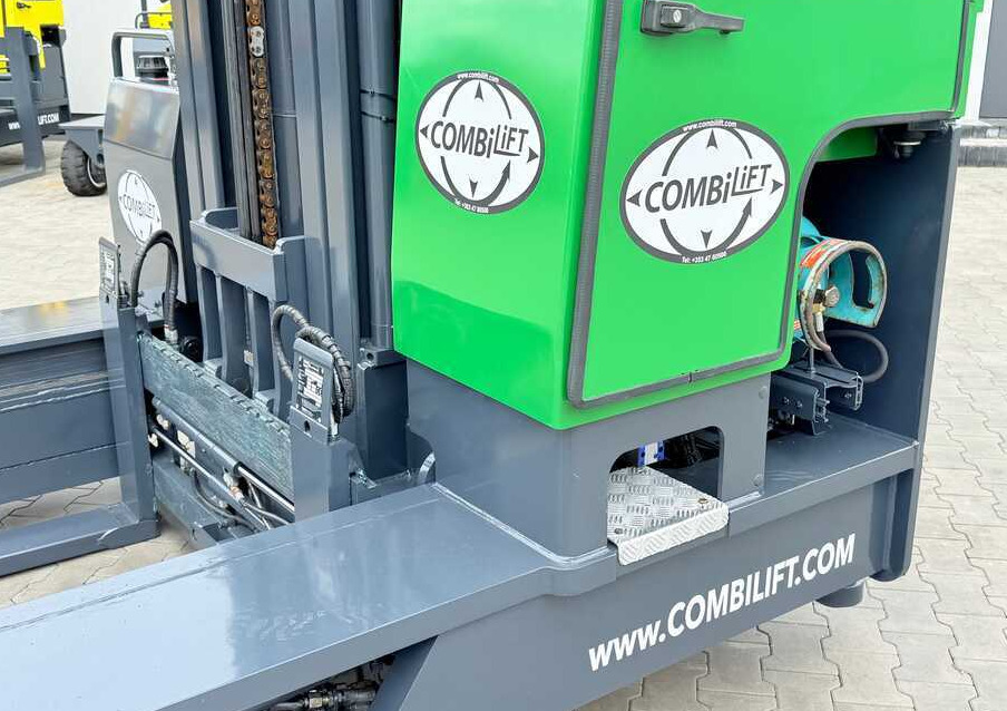 Combilift C4000 / GAS / TRIPLEX - 9300MM / FREE-LIFT / POSITIONER / LIKE NEW - Čtyřcestný vozík: obrázek 3 Combilift C4000 / GAS / TRIPLEX - 9300MM / FREE-LIFT / POSITIONER / LIKE NEW - Čtyřcestný vozík: obrázek 3