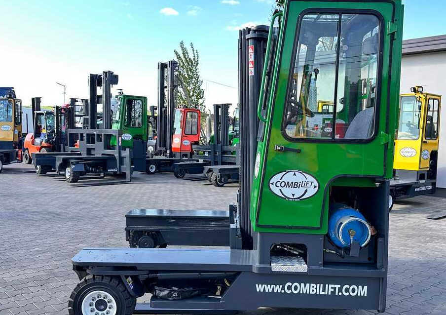 Combilift C4000 / TRIPLEX / 4900MM / GAS / FREE LIFT / FORK SIDE SHIFT / LIKE NEW - Čtyřcestný vozík: obrázek 2 Combilift C4000 / TRIPLEX / 4900MM / GAS / FREE LIFT / FORK SIDE SHIFT / LIKE NEW - Čtyřcestný vozík: obrázek 2