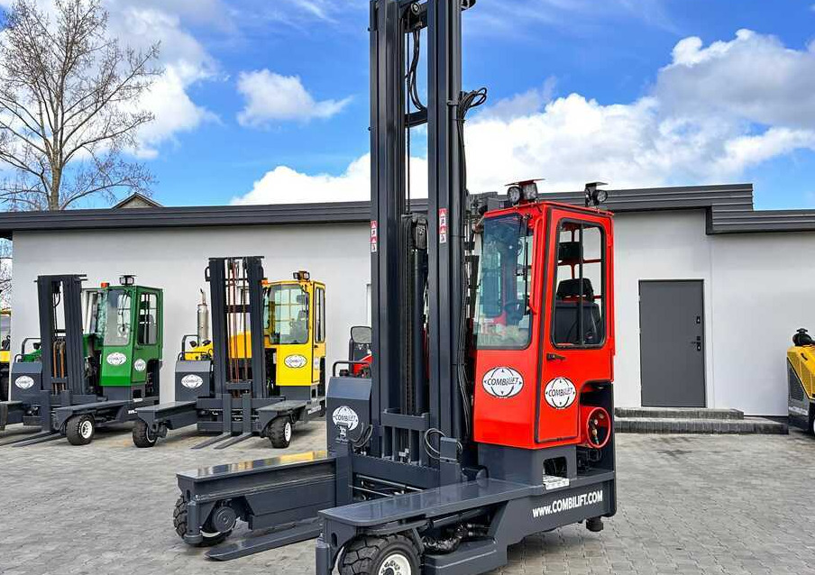 Combilift C4000 / TRIPLEX / 9300MM / FREE LIFT / FORK POSITIONER / GAS / CABIN / LIKE NEW - Čtyřcestný vozík: obrázek 1 Combilift C4000 / TRIPLEX / 9300MM / FREE LIFT / FORK POSITIONER / GAS / CABIN / LIKE NEW - Čtyřcestný vozík: obrázek 1