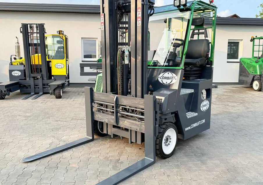 Combilift C4000CB / TRIPLEX - 5200MM / LPG / FREE LIFT / FORK POSITIONER / FORK SIDESHIFT / HEIGHT 2450MM / LIKE NEW - Čtyřcestný vozík: obrázek 1 Combilift C4000CB / TRIPLEX - 5200MM / LPG / FREE LIFT / FORK POSITIONER / FORK SIDESHIFT / HEIGHT 2450MM / LIKE NEW - Čtyřcestný vozík: obrázek 1