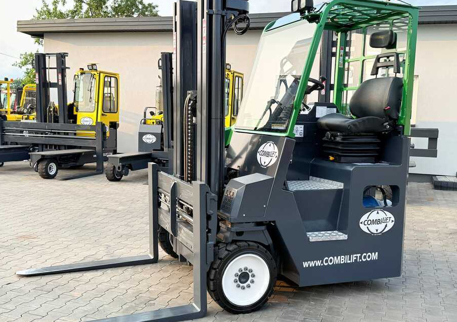 Combilift C4000CB / TRIPLEX - 5200MM / LPG / FREE LIFT / FORK POSITIONER / FORK SIDESHIFT / HEIGHT 2450MM / LIKE NEW - Čtyřcestný vozík: obrázek 2 Combilift C4000CB / TRIPLEX - 5200MM / LPG / FREE LIFT / FORK POSITIONER / FORK SIDESHIFT / HEIGHT 2450MM / LIKE NEW - Čtyřcestný vozík: obrázek 2