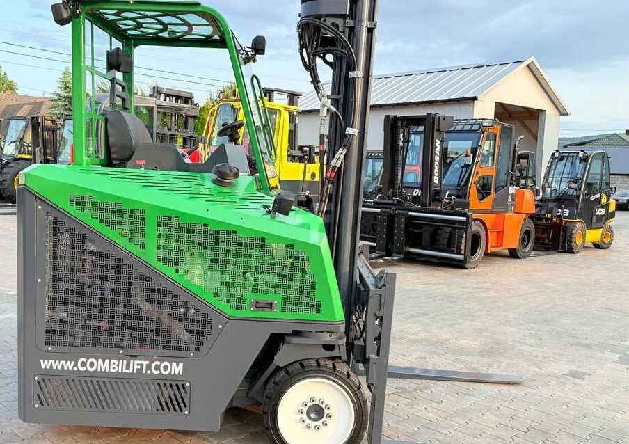Combilift C4000CB / TRIPLEX - 5200MM / LPG / FREE LIFT / FORK POSITIONER / FORK SIDESHIFT / HEIGHT 2450MM / LIKE NEW - Čtyřcestný vozík: obrázek 5 Combilift C4000CB / TRIPLEX - 5200MM / LPG / FREE LIFT / FORK POSITIONER / FORK SIDESHIFT / HEIGHT 2450MM / LIKE NEW - Čtyřcestný vozík: obrázek 5