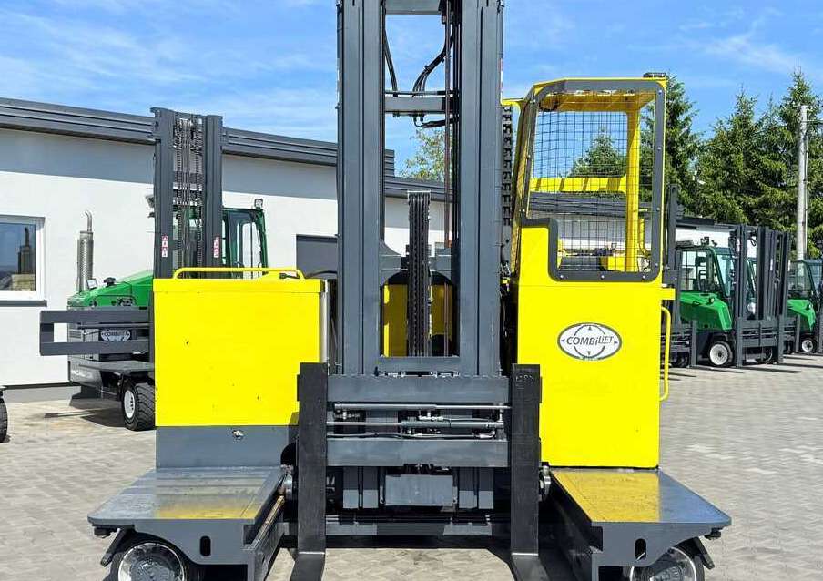 Combilift C4000STE / TRIPLEX / 6850MM / FREE LIFT / ONLY 1,348 HOURS / FORK SIDESHIFT / EXCELLENT CONDITION - Čtyřcestný vozík: obrázek 2 Combilift C4000STE / TRIPLEX / 6850MM / FREE LIFT / ONLY 1,348 HOURS / FORK SIDESHIFT / EXCELLENT CONDITION - Čtyřcestný vozík: obrázek 2