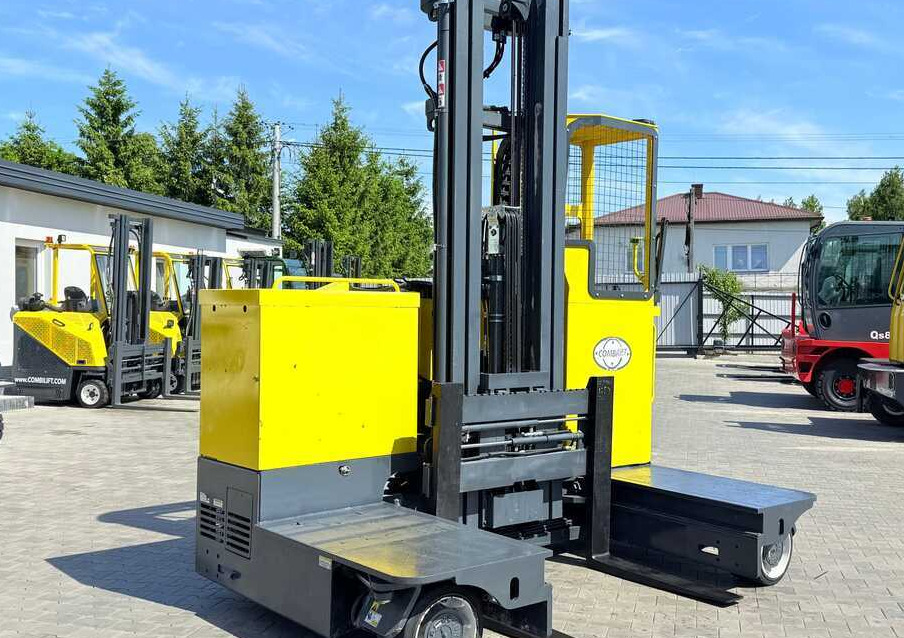 Combilift C4000STE / TRIPLEX / 6850MM / FREE LIFT / ONLY 1,348 HOURS / FORK SIDESHIFT / EXCELLENT CONDITION - Čtyřcestný vozík: obrázek 3 Combilift C4000STE / TRIPLEX / 6850MM / FREE LIFT / ONLY 1,348 HOURS / FORK SIDESHIFT / EXCELLENT CONDITION - Čtyřcestný vozík: obrázek 3