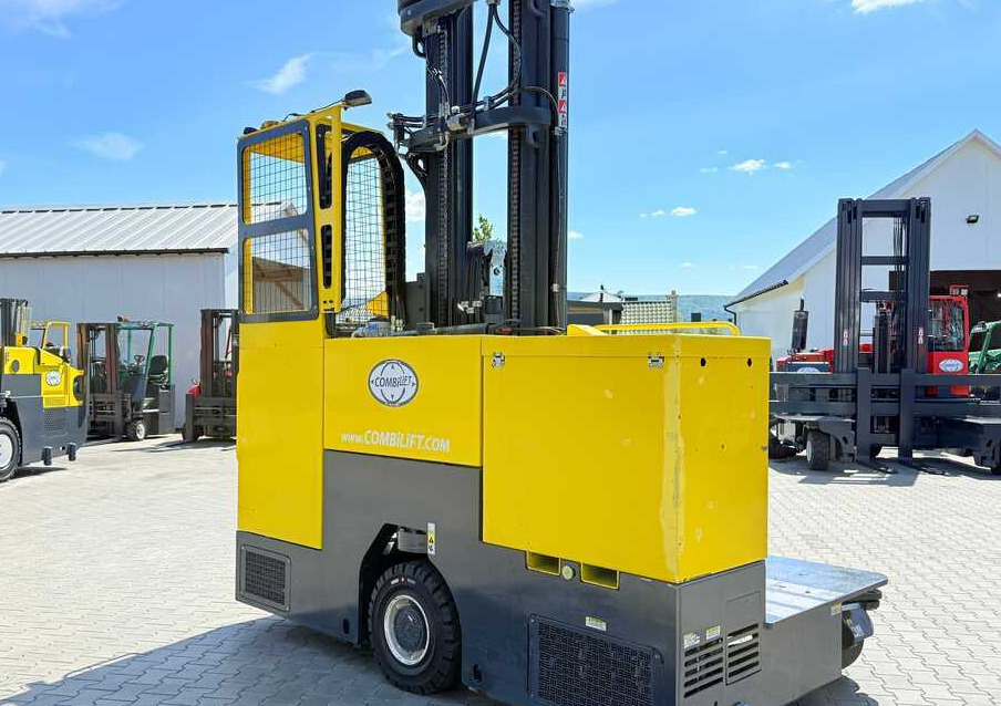 Combilift C4000STE / TRIPLEX / 6850MM / FREE LIFT / ONLY 1,348 HOURS / FORK SIDESHIFT / EXCELLENT CONDITION - Čtyřcestný vozík: obrázek 5 Combilift C4000STE / TRIPLEX / 6850MM / FREE LIFT / ONLY 1,348 HOURS / FORK SIDESHIFT / EXCELLENT CONDITION - Čtyřcestný vozík: obrázek 5