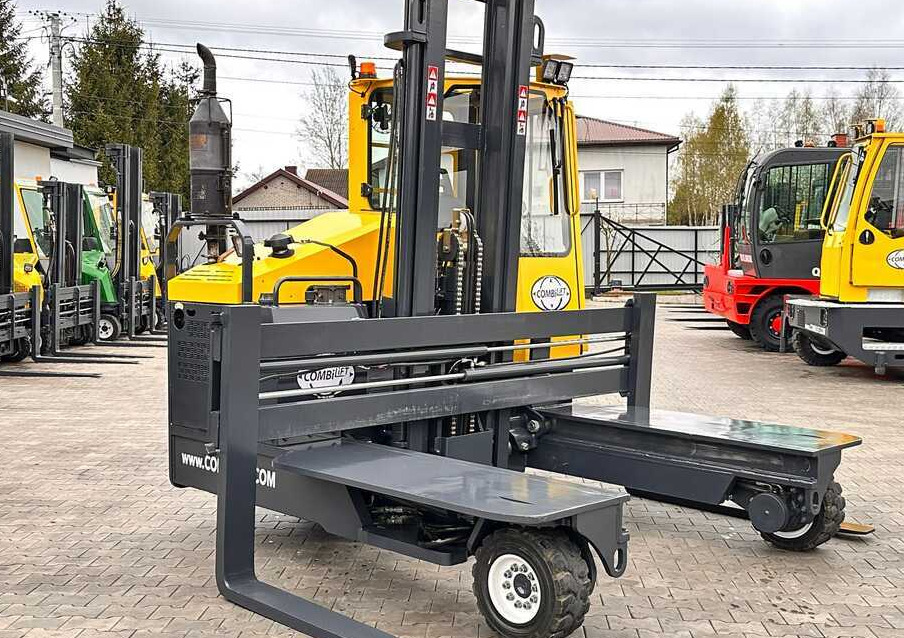 Combilift C4500 / DUPLEX / 4050MM / DIESEL / WIDE POSITIONER / FREE LIFT / SIDESHIFT / LIKE NEW - Čtyřcestný vozík: obrázek 5 Combilift C4500 / DUPLEX / 4050MM / DIESEL / WIDE POSITIONER / FREE LIFT / SIDESHIFT / LIKE NEW - Čtyřcestný vozík: obrázek 5