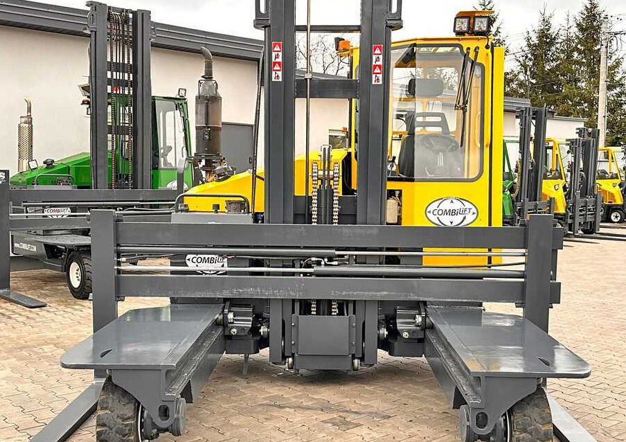 Combilift C4500 / DUPLEX / 4050MM / DIESEL / WIDE POSITIONER / FREE LIFT / SIDESHIFT / LIKE NEW - Čtyřcestný vozík: obrázek 4 Combilift C4500 / DUPLEX / 4050MM / DIESEL / WIDE POSITIONER / FREE LIFT / SIDESHIFT / LIKE NEW - Čtyřcestný vozík: obrázek 4
