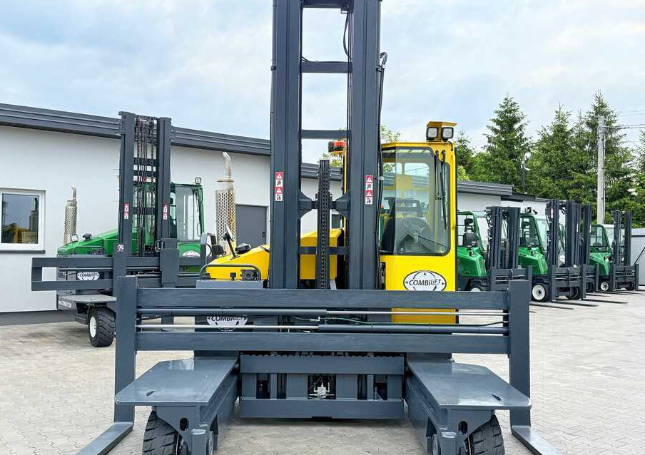 Combilift C5000 / TRIPLEX 7500MM / WIDE FORK POSITIONER / FREE LIFT / NEW TYRES / HEATED CABIN - Čtyřcestný vozík: obrázek 3 Combilift C5000 / TRIPLEX 7500MM / WIDE FORK POSITIONER / FREE LIFT / NEW TYRES / HEATED CABIN - Čtyřcestný vozík: obrázek 3