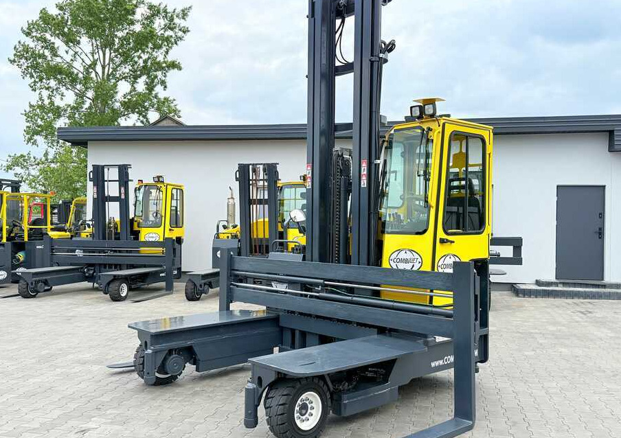 Combilift C5000 / TRIPLEX 7500MM / WIDE FORK POSITIONER / FREE LIFT / NEW TYRES / HEATED CABIN - Čtyřcestný vozík: obrázek 1 Combilift C5000 / TRIPLEX 7500MM / WIDE FORK POSITIONER / FREE LIFT / NEW TYRES / HEATED CABIN - Čtyřcestný vozík: obrázek 1