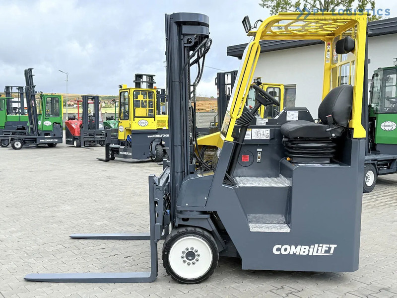 Combilift CB4000 / GAS / TRIPLEX 5200MM / FREE LIFT / FORK POSITIONER / SIDE SHIFT / EXCELLENT CONDITION / Wide range of four-way and side - Čtyřcestný vozík: obrázek 2 Combilift CB4000 / GAS / TRIPLEX 5200MM / FREE LIFT / FORK POSITIONER / SIDE SHIFT / EXCELLENT CONDITION / Wide range of four-way and side - Čtyřcestný vozík: obrázek 2