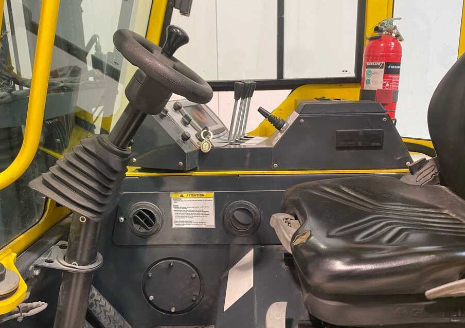 Combilift CBE2500 / TRIPLEX / 4900 / FREE LIFT - Čtyřcestný vozík: obrázek 3 Combilift CBE2500 / TRIPLEX / 4900 / FREE LIFT - Čtyřcestný vozík: obrázek 3