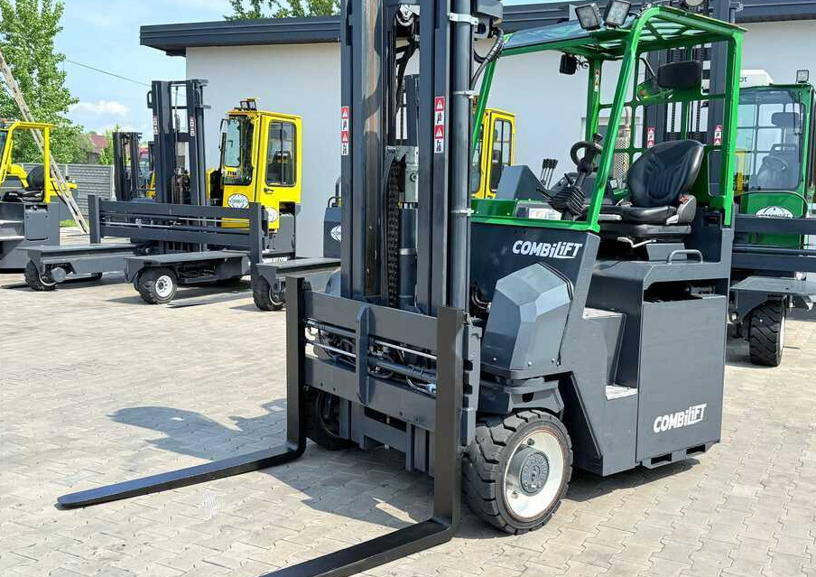 Combilift CBE4000 / TRIPLEX / 5200 / FREE-LIFT - Čtyřcestný vozík: obrázek 1 Combilift CBE4000 / TRIPLEX / 5200 / FREE-LIFT - Čtyřcestný vozík: obrázek 1