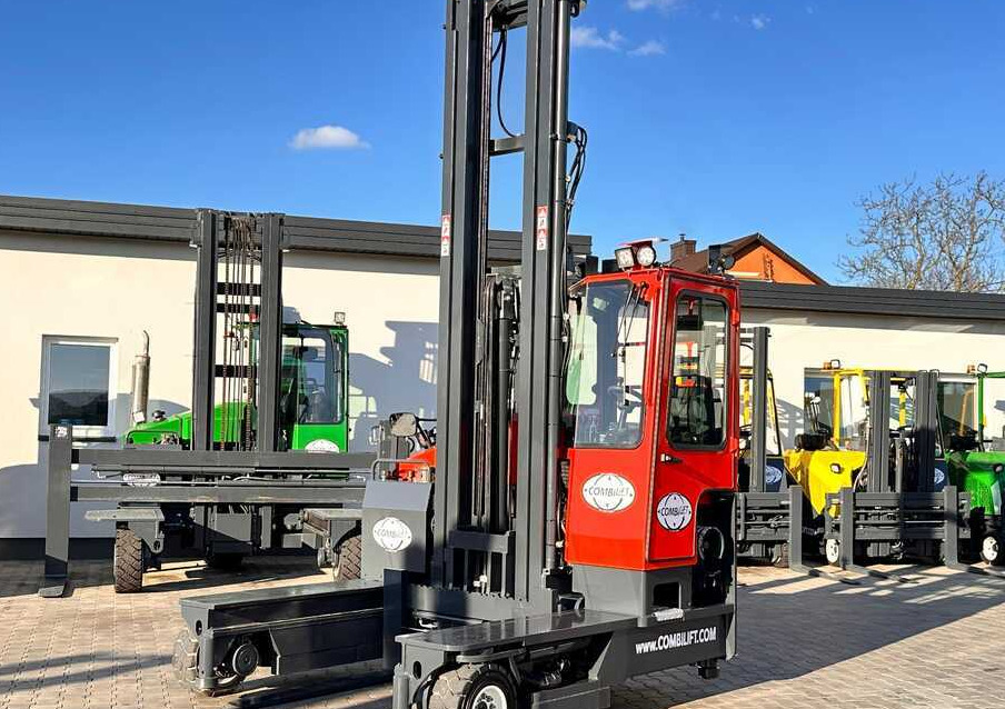 Combilift COMBILIFT C4000 – TRIPLEX 9300 mm – Year 2017 – GAS – FREE LIFT – FORK SIDE SHIFT – CONDITION 5/5 - Čtyřcestný vozík: obrázek 3 Combilift COMBILIFT C4000 – TRIPLEX 9300 mm – Year 2017 – GAS – FREE LIFT – FORK SIDE SHIFT – CONDITION 5/5 - Čtyřcestný vozík: obrázek 3