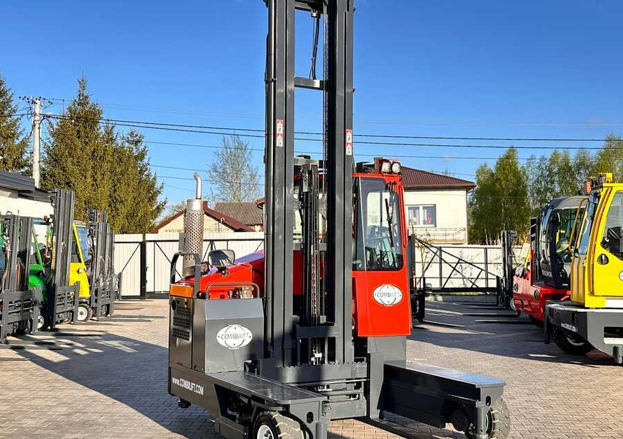 Combilift COMBILIFT C4000 – TRIPLEX 9300 mm – Year 2017 – GAS – FREE LIFT – FORK SIDE SHIFT – CONDITION 5/5 - Čtyřcestný vozík: obrázek 5 Combilift COMBILIFT C4000 – TRIPLEX 9300 mm – Year 2017 – GAS – FREE LIFT – FORK SIDE SHIFT – CONDITION 5/5 - Čtyřcestný vozík: obrázek 5