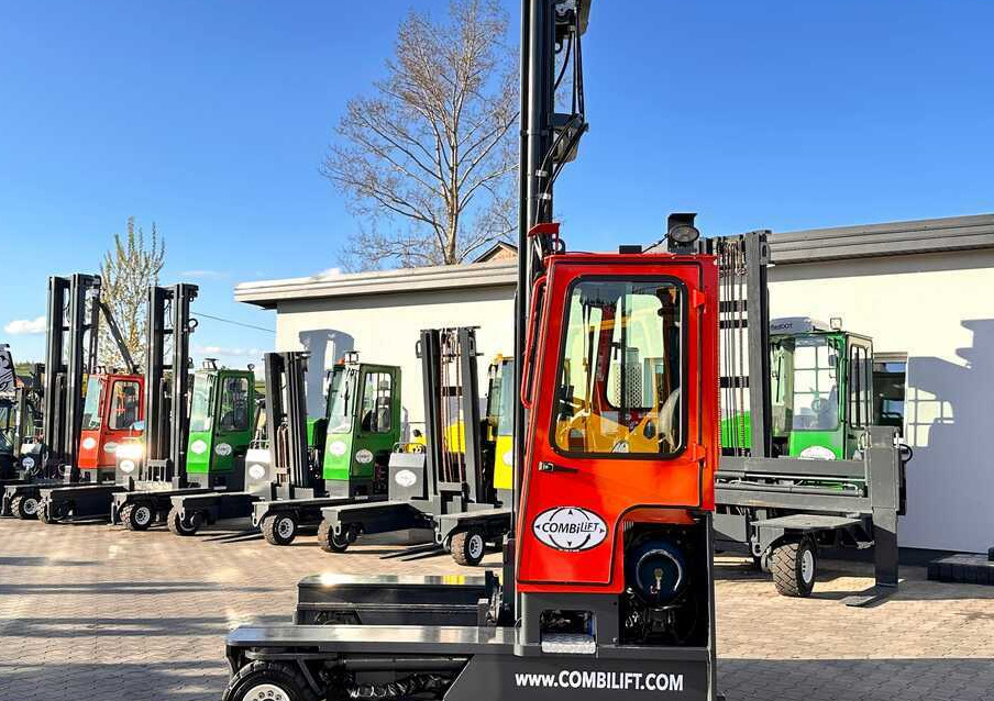 Combilift COMBILIFT C4000 – TRIPLEX 9300 mm – Year 2017 – GAS – FREE LIFT – FORK SIDE SHIFT – CONDITION 5/5 - Čtyřcestný vozík: obrázek 3 Combilift COMBILIFT C4000 – TRIPLEX 9300 mm – Year 2017 – GAS – FREE LIFT – FORK SIDE SHIFT – CONDITION 5/5 - Čtyřcestný vozík: obrázek 3