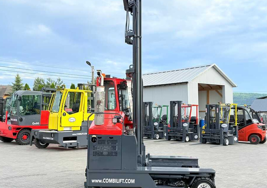 Combilift COMBILIFT C4000 – TRIPLEX 9300 mm – Year 2017 – GAS – FREE LIFT – FORK SIDE SHIFT – CONDITION 5/5 - Čtyřcestný vozík: obrázek 3 Combilift COMBILIFT C4000 – TRIPLEX 9300 mm – Year 2017 – GAS – FREE LIFT – FORK SIDE SHIFT – CONDITION 5/5 - Čtyřcestný vozík: obrázek 3