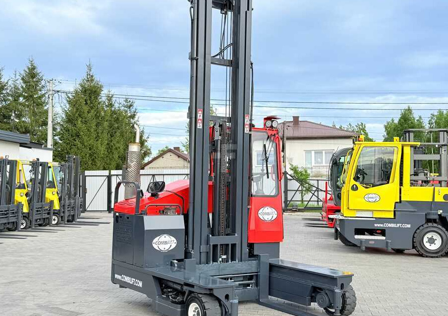 Combilift COMBILIFT C4000 – TRIPLEX 9300 mm – Year 2017 – GAS – FREE LIFT – FORK SIDE SHIFT – CONDITION 5/5 - Čtyřcestný vozík: obrázek 2 Combilift COMBILIFT C4000 – TRIPLEX 9300 mm – Year 2017 – GAS – FREE LIFT – FORK SIDE SHIFT – CONDITION 5/5 - Čtyřcestný vozík: obrázek 2