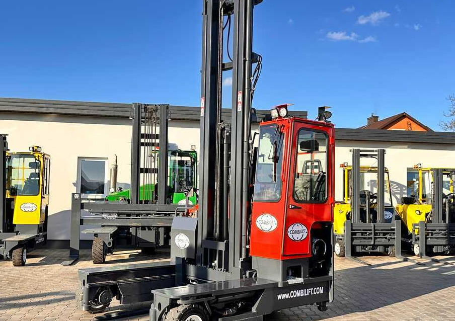 Combilift COMBILIFT C4000 – TRIPLEX 9300 mm – Year 2017 – GAS – FREE LIFT – FORK SIDE SHIFT – CONDITION 5/5 - Čtyřcestný vozík: obrázek 2 Combilift COMBILIFT C4000 – TRIPLEX 9300 mm – Year 2017 – GAS – FREE LIFT – FORK SIDE SHIFT – CONDITION 5/5 - Čtyřcestný vozík: obrázek 2