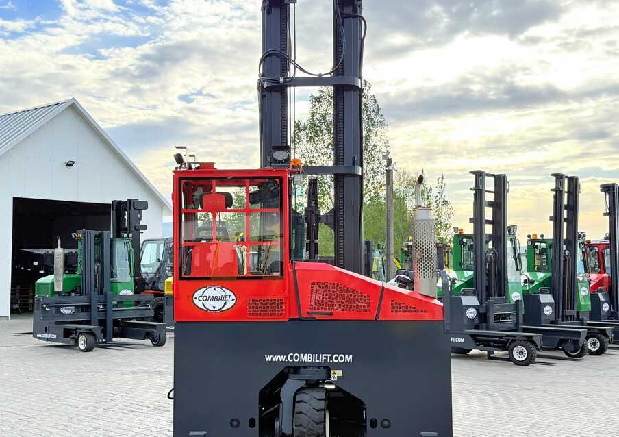 Combilift COMBILIFT C4000 – TRIPLEX 9300 mm – Year 2017 – GAS – FREE LIFT – FORK SIDE SHIFT – CONDITION 5/5 - Čtyřcestný vozík: obrázek 5 Combilift COMBILIFT C4000 – TRIPLEX 9300 mm – Year 2017 – GAS – FREE LIFT – FORK SIDE SHIFT – CONDITION 5/5 - Čtyřcestný vozík: obrázek 5